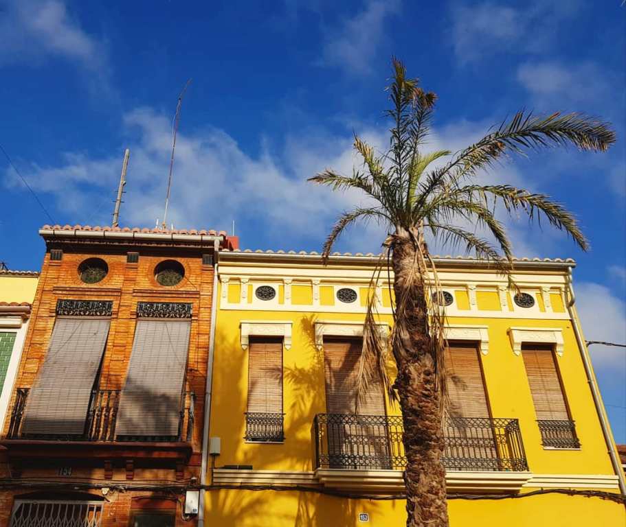 Cartierul Cabanyal Valencia, culorile unei lumi dispărute