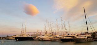 În portul Valenciei la apus În portul Valenciei la apus