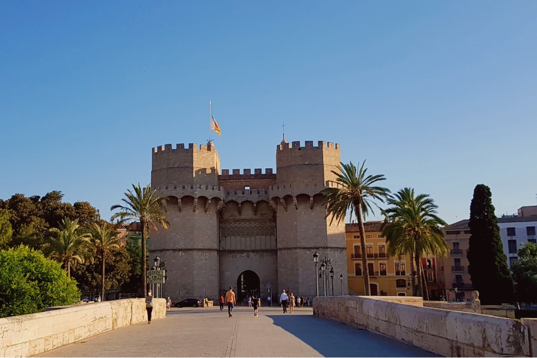 Istoria în picioare (II). Turnurile Serranos, Valencia