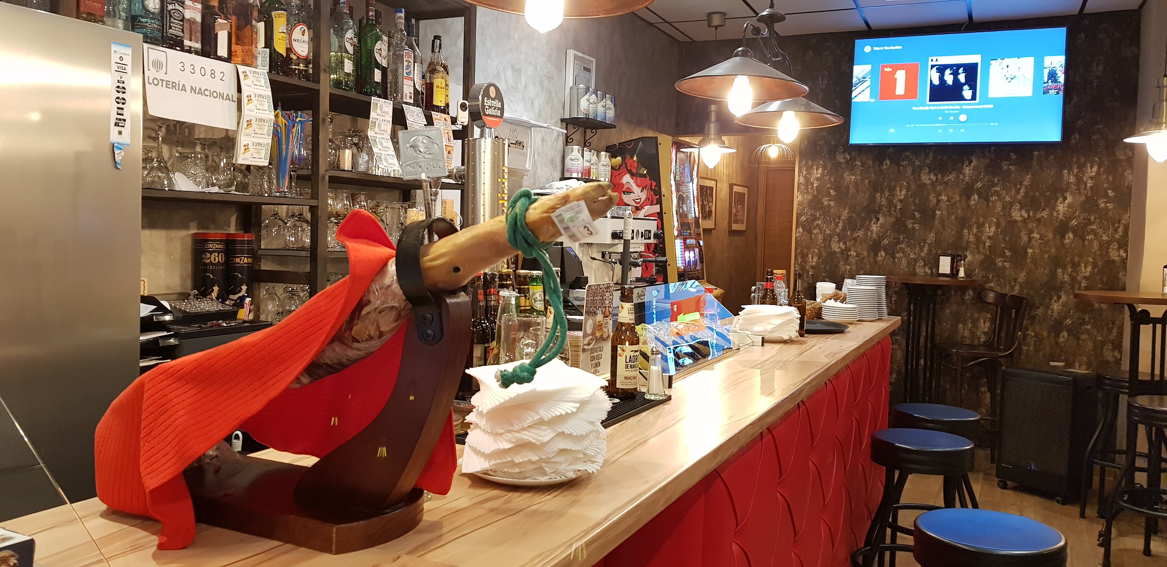 La Riba Roja, un bar de cartier ca o familie (III)